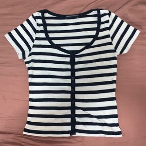 Brandy Melville • Blue & White button up crop top